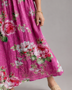 Rosavelle | Sukienka midi z marszczeniami w talii i nadrukiem w kwiaty w stylu vintage